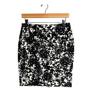 Banana Republic Black and White Print Stretch Pencil Skirt Zippered Back Sz 2